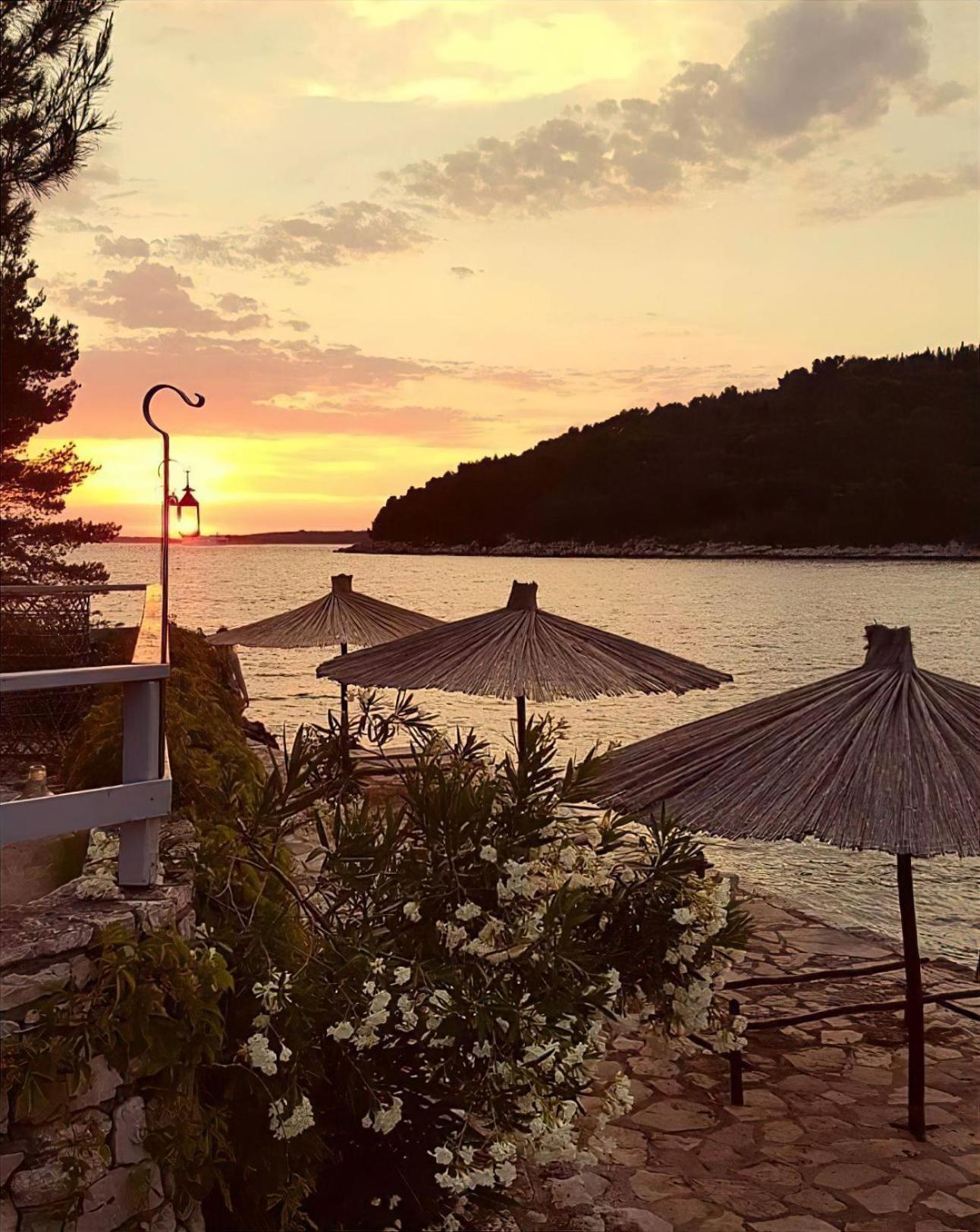 Holiday Home Sunny Side Vela Luka Esterno foto